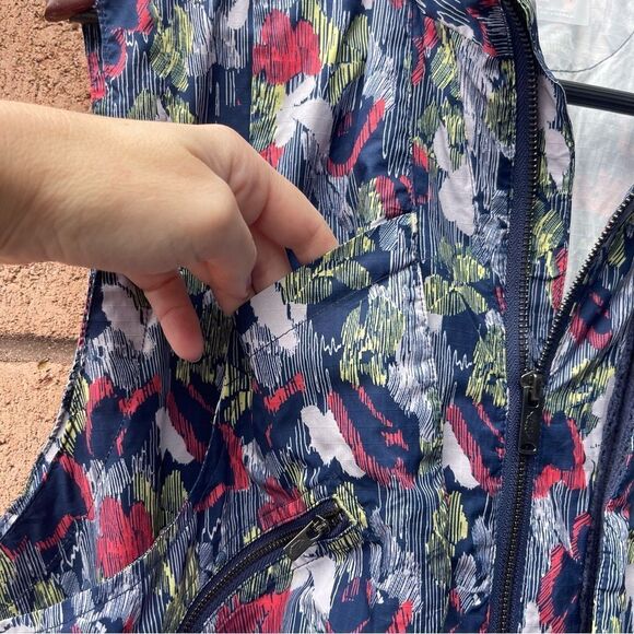 FP Movement Outdoor Vest SZ XS Nylon Off The Grid Supernova Printed W/Hood - Picture 6 of 10